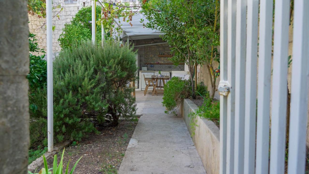 סוטיבאן Charming Two-Bed Apartment Orange Garden מראה חיצוני תמונה