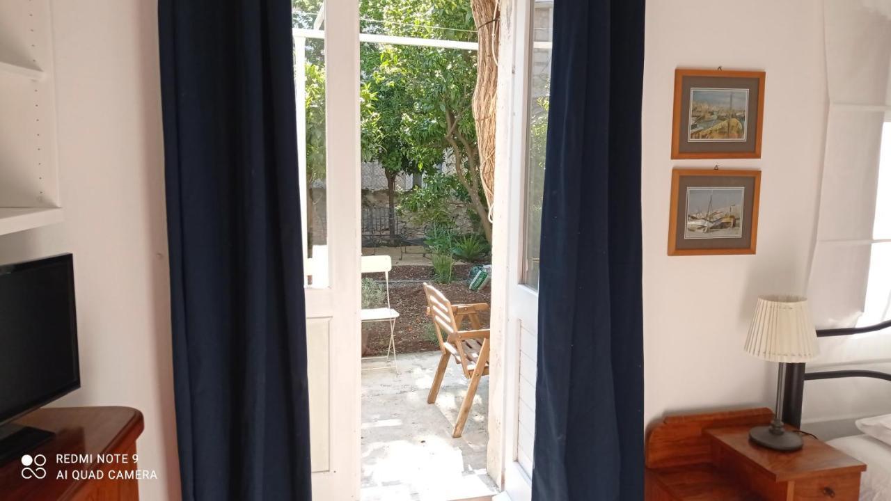 סוטיבאן Charming Two-Bed Apartment Orange Garden מראה חיצוני תמונה